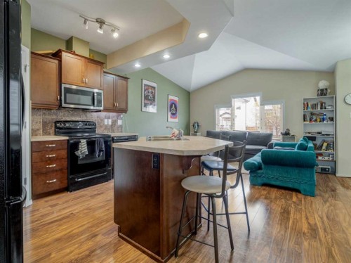 825 Silkstone Close West, Lethbridge, AB 