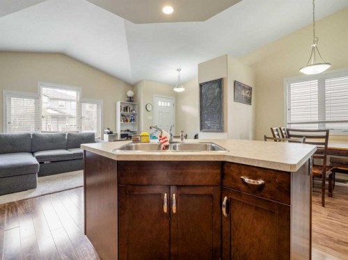 825 Silkstone Close West, Lethbridge, AB 