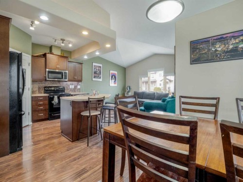 825 Silkstone Close West, Lethbridge, AB 