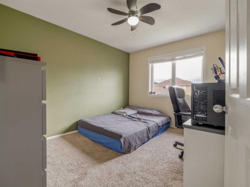 825 Silkstone Close West, Lethbridge, AB 