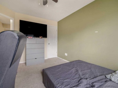 825 Silkstone Close West, Lethbridge, AB 