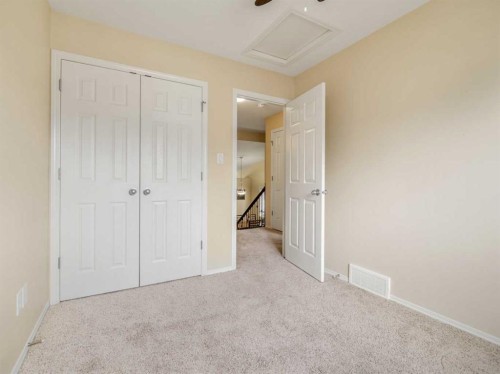 825 Silkstone Close West, Lethbridge, AB 