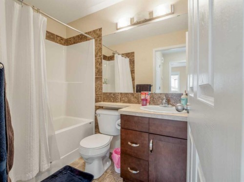 825 Silkstone Close West, Lethbridge, AB 