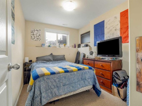 825 Silkstone Close West, Lethbridge, AB 