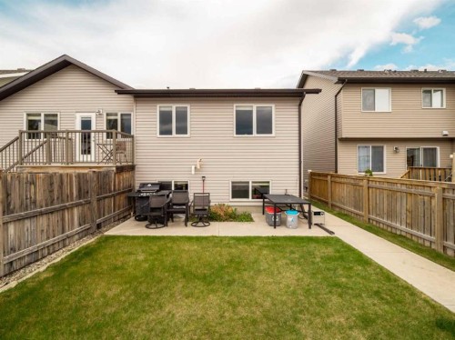 825 Silkstone Close West, Lethbridge, AB 