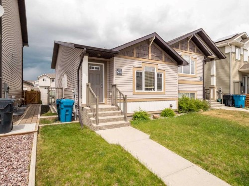 825 Silkstone Close West, Lethbridge, AB 