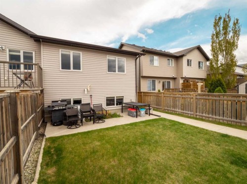 825 Silkstone Close West, Lethbridge, AB 