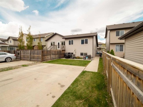 825 Silkstone Close West, Lethbridge, AB 