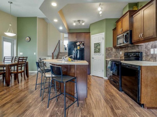 825 Silkstone Close West, Lethbridge, AB 