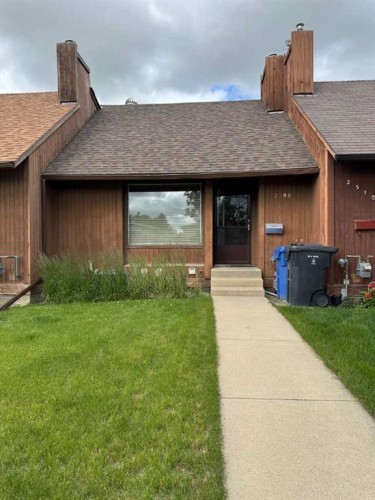 2308 13 Street NORTH Lethbridge, AB T1H 4Y5