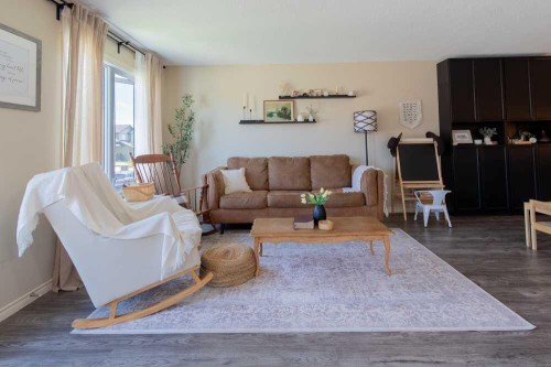 1-4406 Lake Drive, Coalhurst, AB - Indoor Photo Showing Living Room