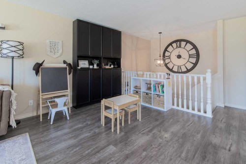 1-4406 Lake Drive, Coalhurst, AB - Indoor