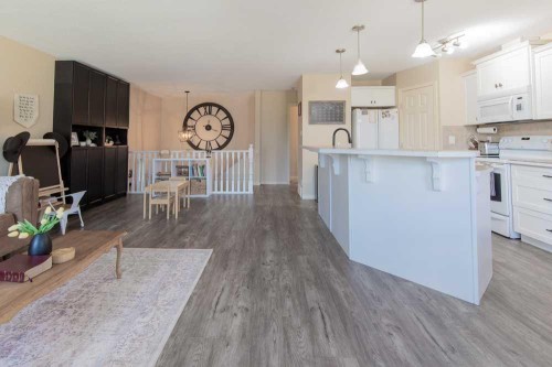 1-4406 Lake Drive, Coalhurst, AB - Indoor