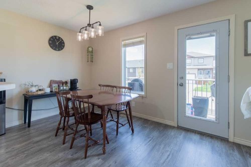 1-4406 Lake Drive, Coalhurst, AB - Indoor Photo Showing Dining Room