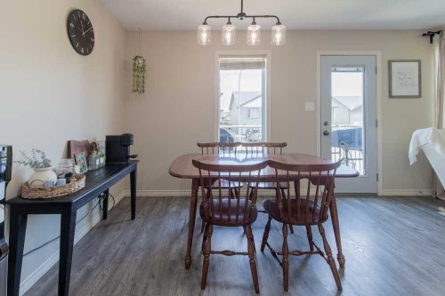 1-4406 Lake Drive, Coalhurst, AB - Indoor Photo Showing Dining Room