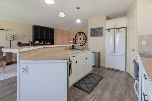 1-4406 Lake Drive, Coalhurst, AB - Indoor Photo Showing Kitchen With Double Sink