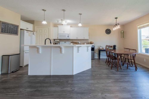 1-4406 Lake Drive, Coalhurst, AB - Indoor