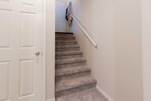 1-4406 Lake Drive, Coalhurst, AB - Indoor Photo Showing Other Room