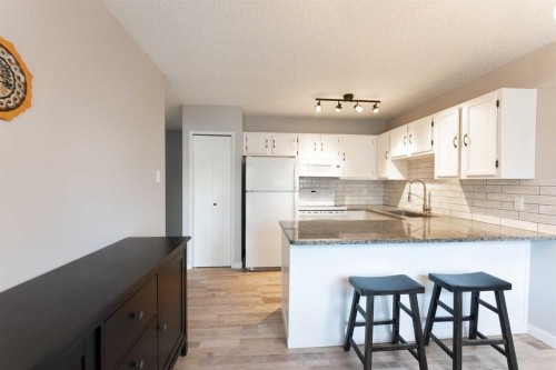 23 Selkirk Road West, Lethbridge, AB 