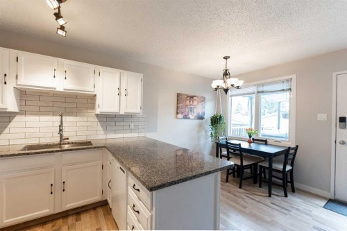 23 Selkirk Road West, Lethbridge, AB 
