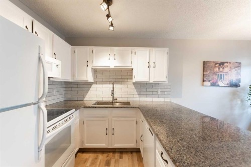 23 Selkirk Road West, Lethbridge, AB 