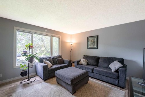 23 Selkirk Road West, Lethbridge, AB 