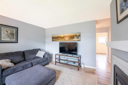 23 Selkirk Road West, Lethbridge, AB 