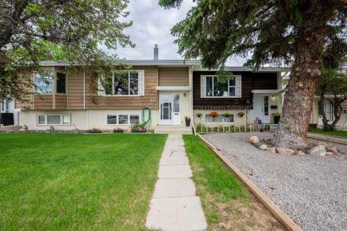 23 Selkirk Road West, Lethbridge, AB 