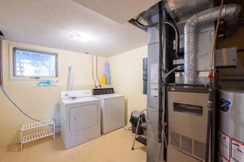 23 Selkirk Road West, Lethbridge, AB 