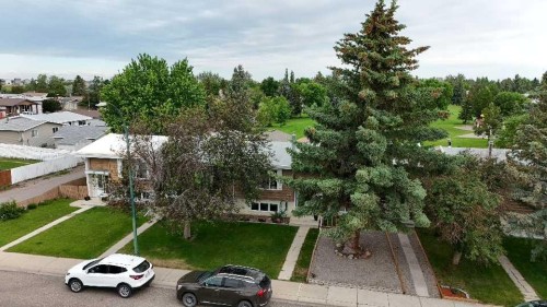 23 Selkirk Road West, Lethbridge, AB 
