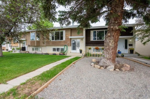 23 Selkirk Road West, Lethbridge, AB 