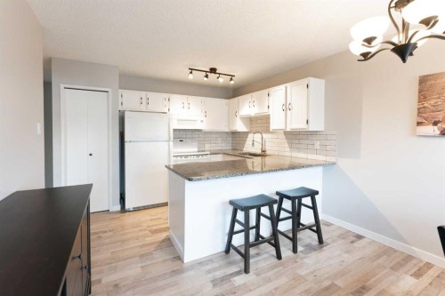 23 Selkirk Road West, Lethbridge, AB 