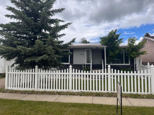 213 2Nd Avenue, Milk River, AB 