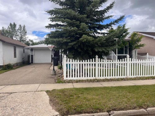 213 2Nd Avenue, Milk River, AB 