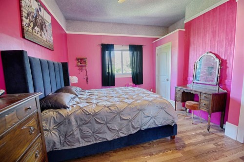 2424 4 Avenue, Fort Macleod, AB - Indoor Photo Showing Bedroom