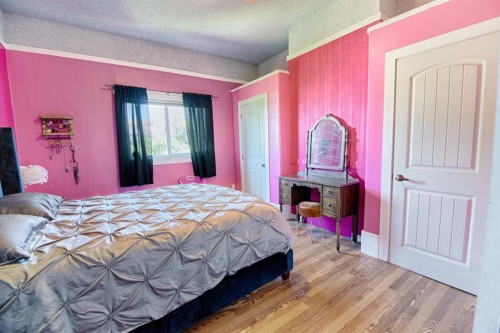 2424 4 Avenue, Fort Macleod, AB - Indoor Photo Showing Bedroom