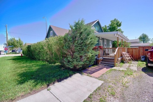 2424 4 Avenue, Fort Macleod, AB - Outdoor With Deck Patio Veranda