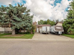 5205 40 Avenue  Taber, AB T1G 1C6