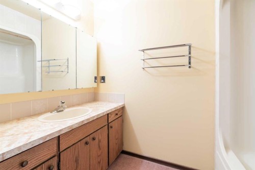 111 Temple Crescent West, Lethbridge, AB 