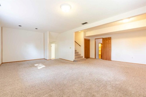 111 Temple Crescent West, Lethbridge, AB 