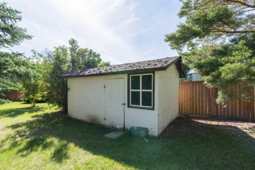 111 Temple Crescent West, Lethbridge, AB 