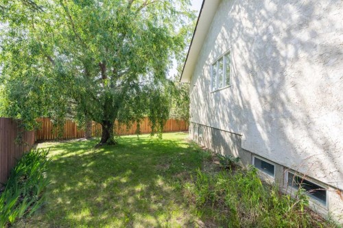 111 Temple Crescent West, Lethbridge, AB 