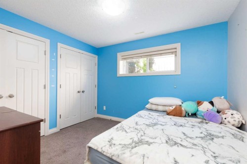 8 Riverton Crescent West, Lethbridge, AB 