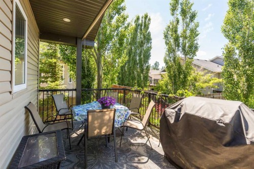 8 Riverton Crescent West, Lethbridge, AB 