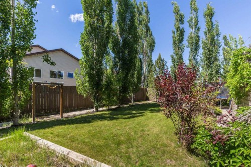 8 Riverton Crescent West, Lethbridge, AB 