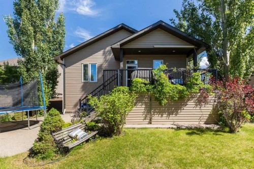 8 Riverton Crescent West, Lethbridge, AB 