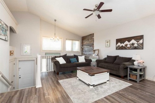 8 Riverton Crescent West, Lethbridge, AB 