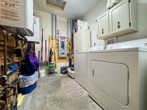 412 Queen Avenue, Monarch, AB 