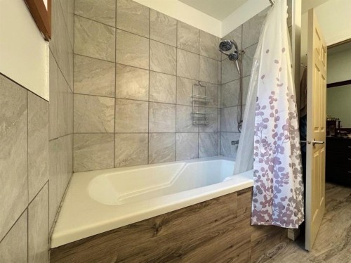 412 Queen Avenue, Monarch, AB 