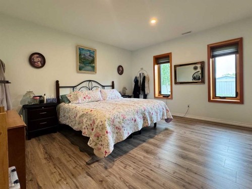 412 Queen Avenue, Monarch, AB 